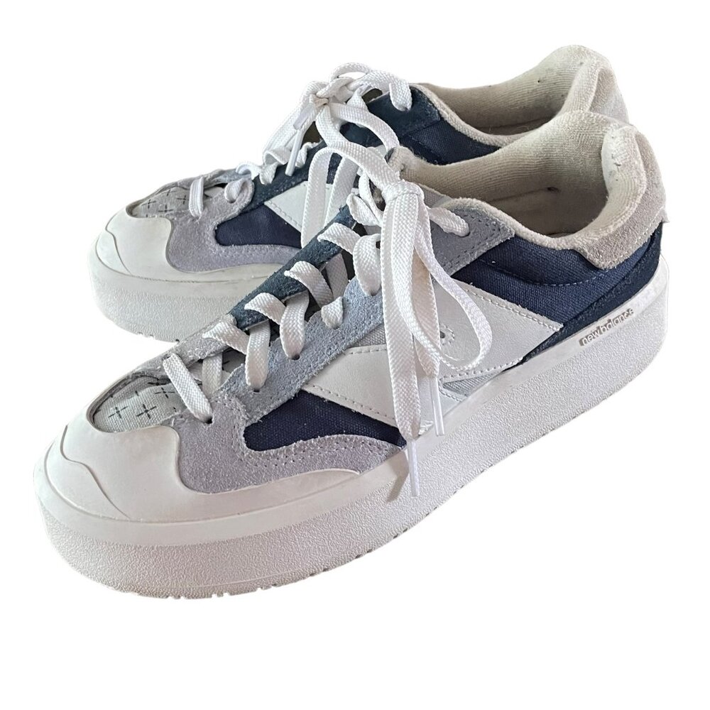 New Balance Women's Sneakers - White and Blue